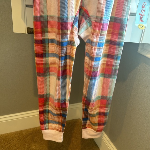 Cat & Jack plaid one pc pjs S 6/7 - Picture 4 of 5